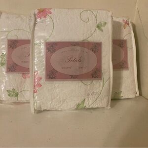 NWT 3 SETS OF FLORAL QUILTED STANDARD SIZE PILLOW SHAMS! 🛌